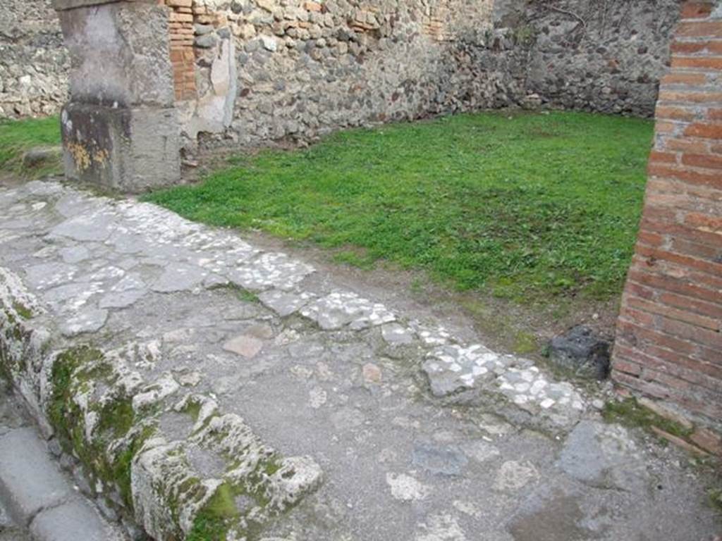 VII.12.6 Pompeii.  December 2007.  Entrance and pavement.