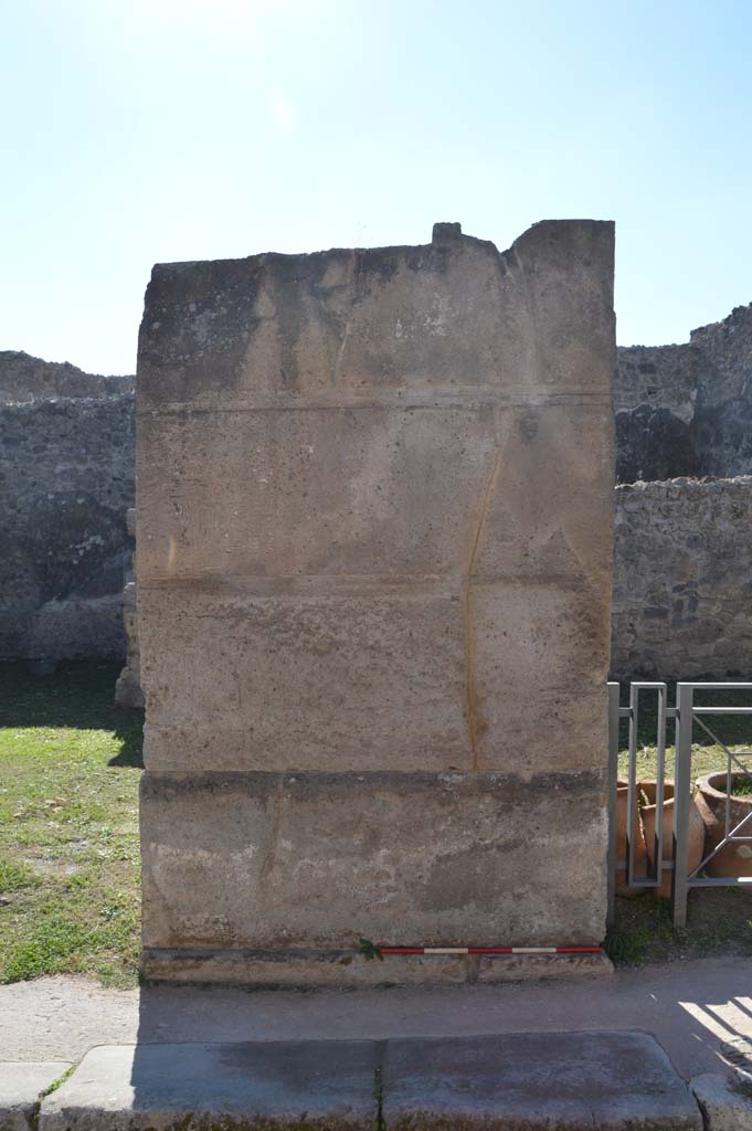 VII.12.9 Pompeii, on right. October 2017. 
Looking south to pilaster between entrances, site of wall painting of Mercury.
Foto Taylor Lauritsen, ERC Grant 681269 DCOR.
