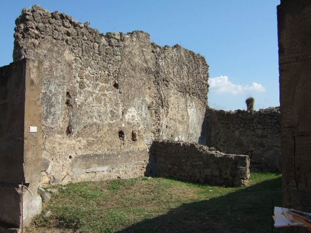 VII.12.13 Pompeii. September 2005. East wall of shop.