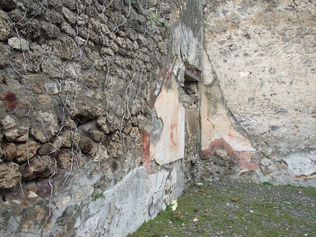 VII.12.21 Pompeii. March 2009. North-west corner of atrium.