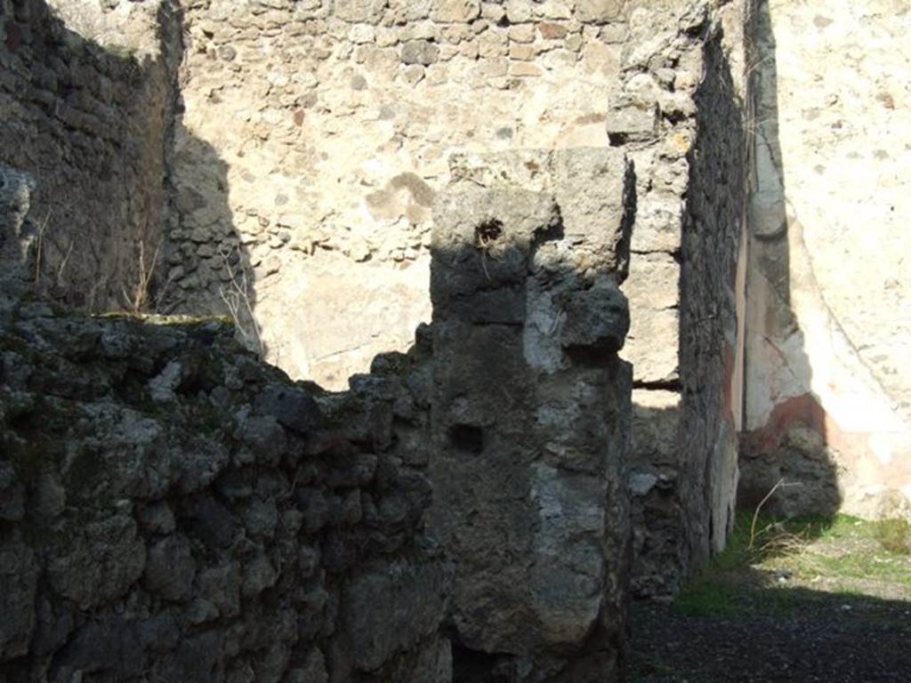 VII.12.21 Pompeii.   December 2007.  Entrance to room on west side of atrium.