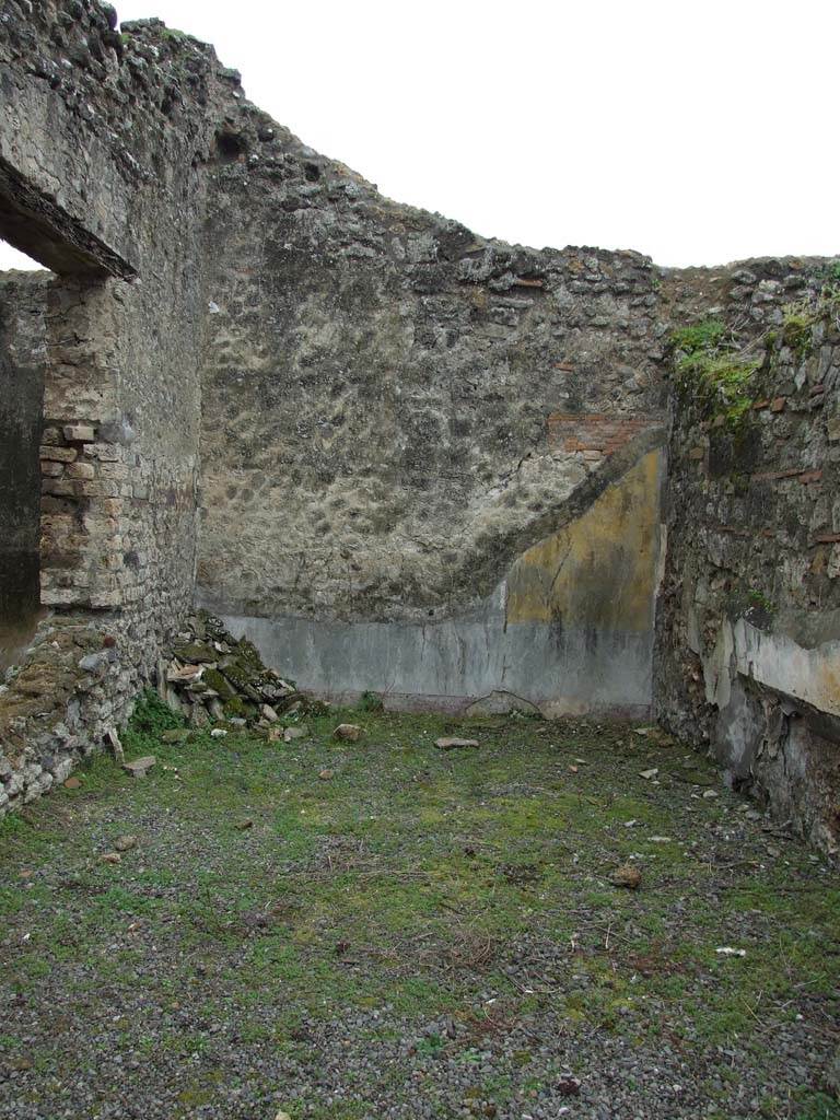 VII.12.21 Pompeii. March 2009. Looking into triclinium on south side of atrium.
