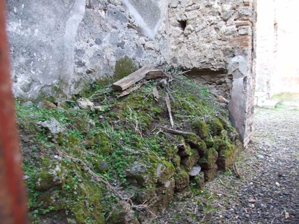 VII.12.23 Pompeii. December 2007. West side of fauces. According to Eschebach, this may have been the site of the steps to the upper floor, with latrine beneath.
See Eschebach, L., 1993. Gebäudeverzeichnis und Stadtplan der antiken Stadt Pompeji. Köln: Böhlau.(p.330)
