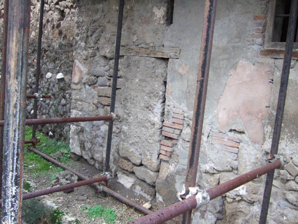 VII.12.29 Pompeii. December 2005. Blocked entrance. According to Eschebach, this doorway led to a public latrine. See Eschebach, L., 1993. Gebudeverzeichnis und Stadtplan der antiken Stadt Pompeji. Kln: Bhlau. (p.331) According to Hobson, the latrine is not evident.
See Hobson, B. 2009. Pompeii, Latrines and Down Pipes. Oxford, Hadrian Books, (p.392) According to Fiorelli, a dark and narrow cell, with entrance from the previous house seems to have served as a prison.  See Pappalardo, U., 2001. La Descrizione di Pompei per Giuseppe Fiorelli (1875). Napoli: Massa Editore. (p.114)
