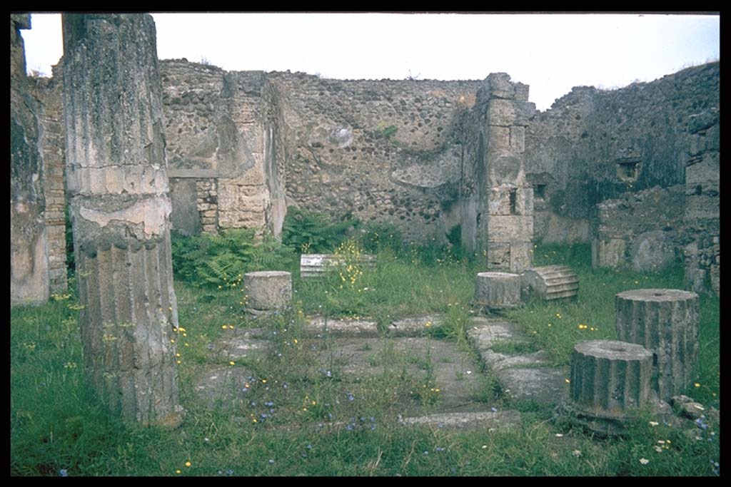 VII.13.8 Pompeii. Atrium, impluvium and tablinum.
Photographed 1970-79 by Günther Einhorn, picture courtesy of his son Ralf Einhorn.