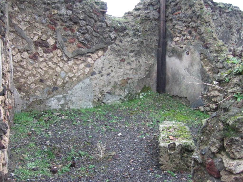VII.13.8 Pompeii.  December 2005. Cubiculum on east side of atrium.