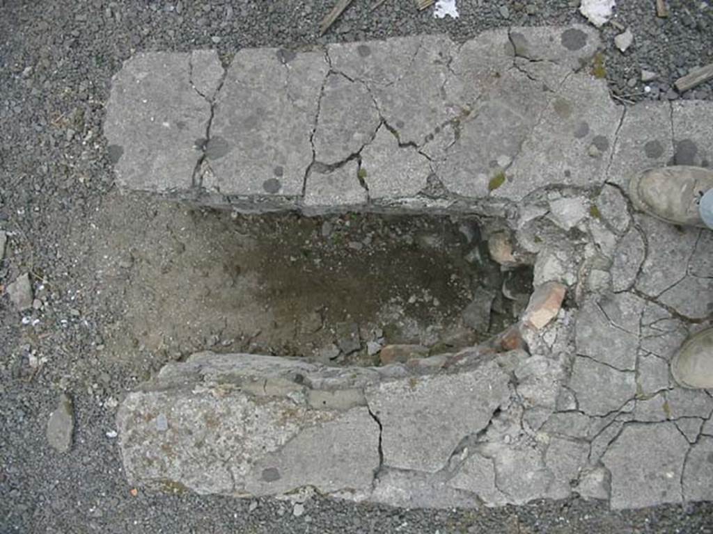 VII.13.24 Pompeii. May 2003. Hearth at east end of counter, from above. Photo courtesy of Nicolas Monteix.