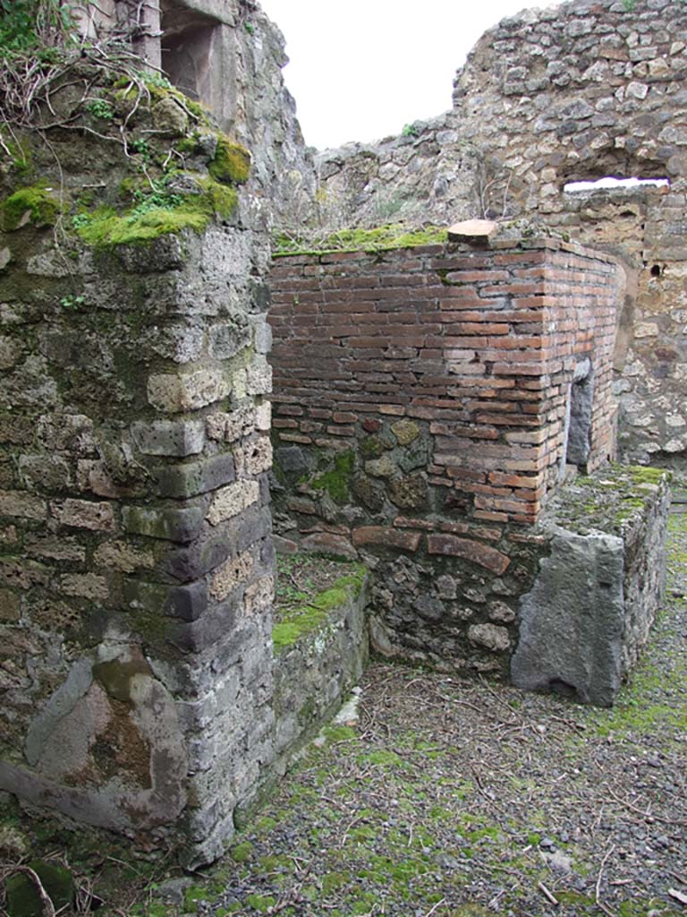 VII.14.5 Pompeii. March 2009. Looking from doorway of room 17, to area of oven in room 18.  