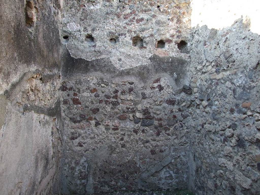 VII.14.15 Pompeii. December 2006. West wall of small storeroom.