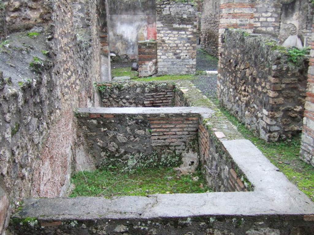 VII.14.17 Pompeii. December 2005. Looking south from entrance across water basins near east wall.