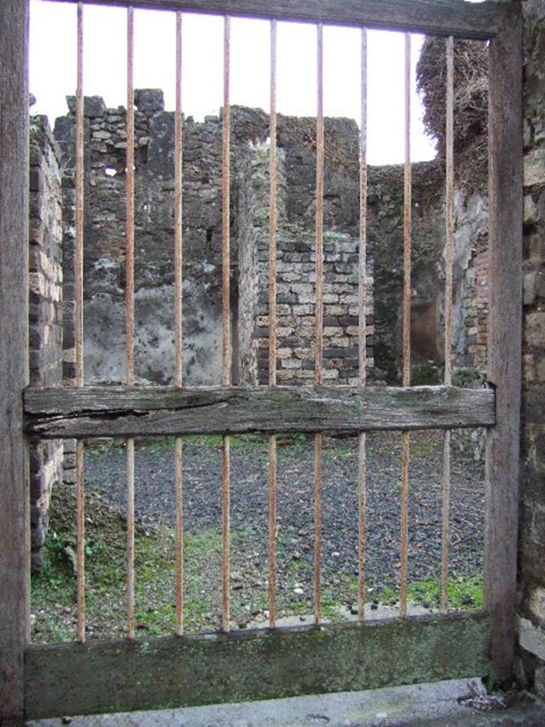VII.14.19 Pompeii. December 2005. Entrance doorway, looking east.