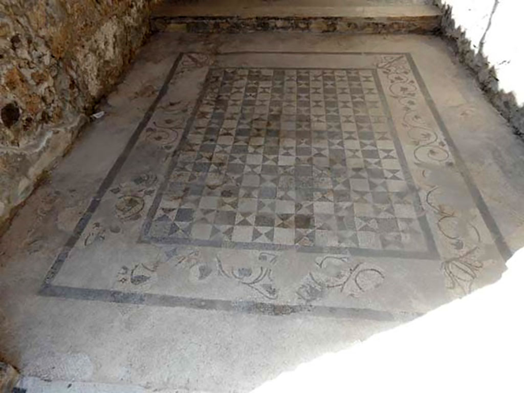 VII.15.2 Pompeii. May 2018. Looking west across flooring. Photo courtesy of Buzz Ferebee. 