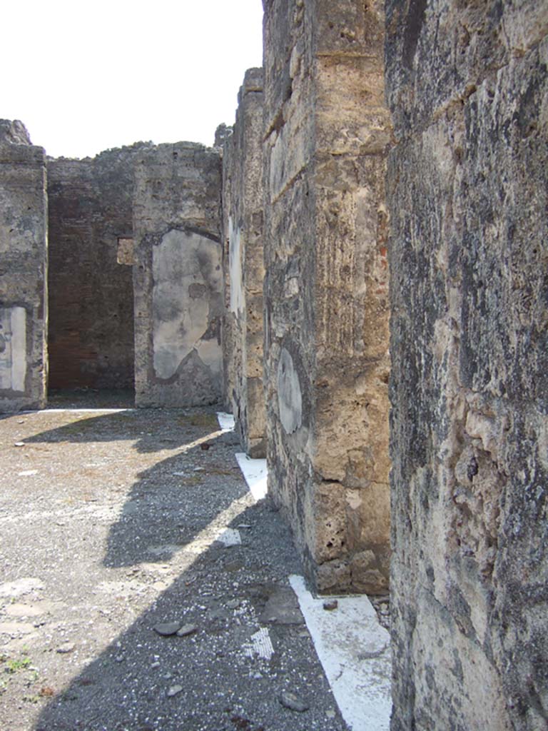 VII.15.2 Pompeii. September 2005. Doorways on west side of atrium, looking south.