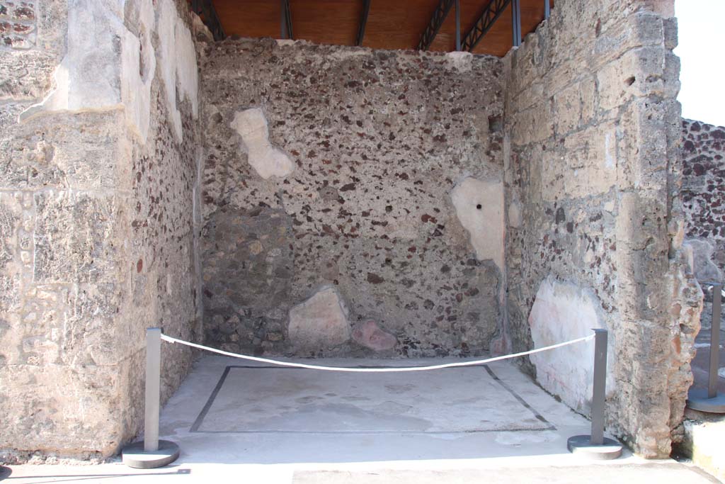 VII.15.2 Pompeii. September 2017. Looking towards west ala. Photo courtesy of Klaus Heese.

