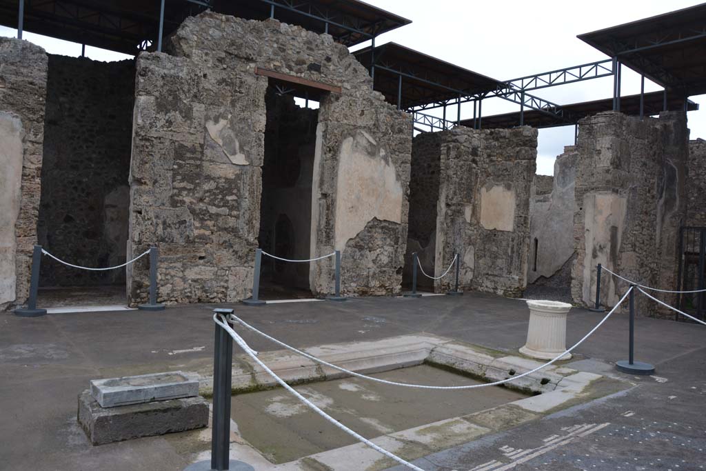 VII.15.2 Pompeii. November 2017. Looking south-east across atrium from outside west ala.
Foto Annette Haug, ERC Grant 681269 DÉCOR.
