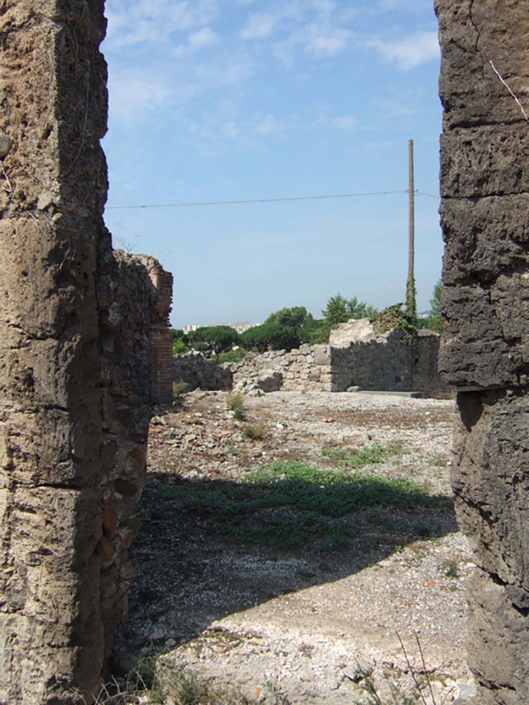 VII.15.2 Pompeii. September 2005. Doorway to oecus/triclinium on west side of tablinum.