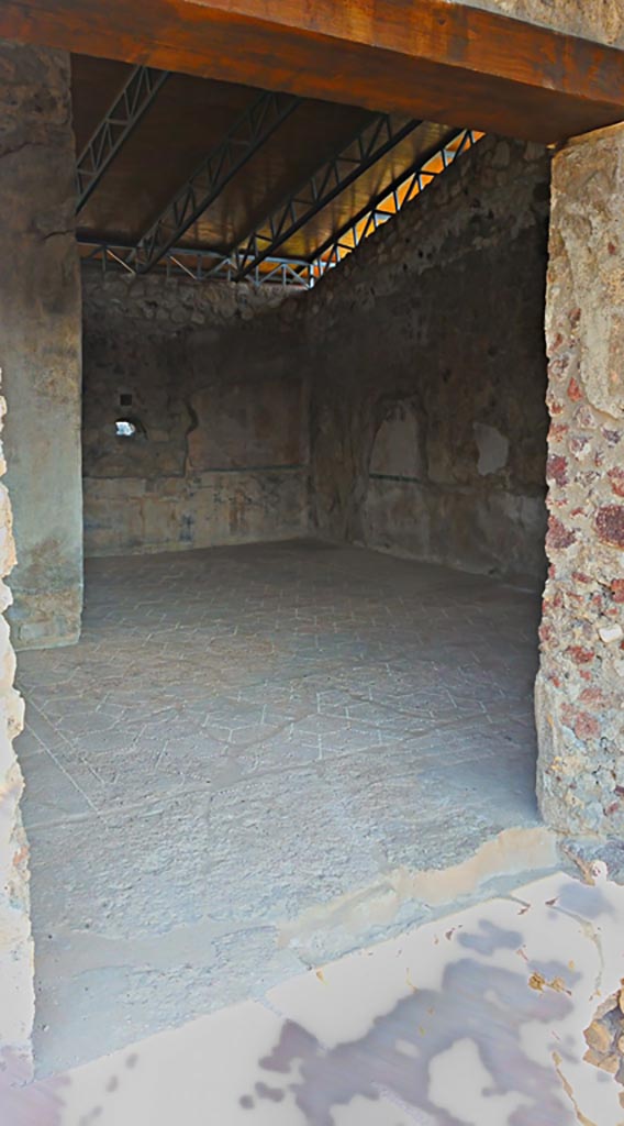 VII.15.2 Pompeii. 2017/2018/2019
Looking north-east through doorway into apodyterium, or exedra/lounging room. 
Photo courtesy of Giuseppe Ciaramella.
