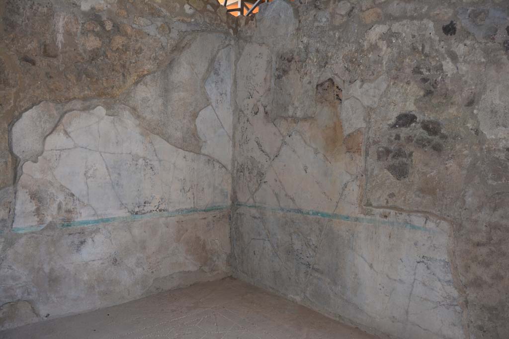 VII.15.2 Pompeii. October 2019. East wall, south-east corner and south wall of apodyterium.
Foto Annette Haug, ERC Grant 681269 DÉCOR.
