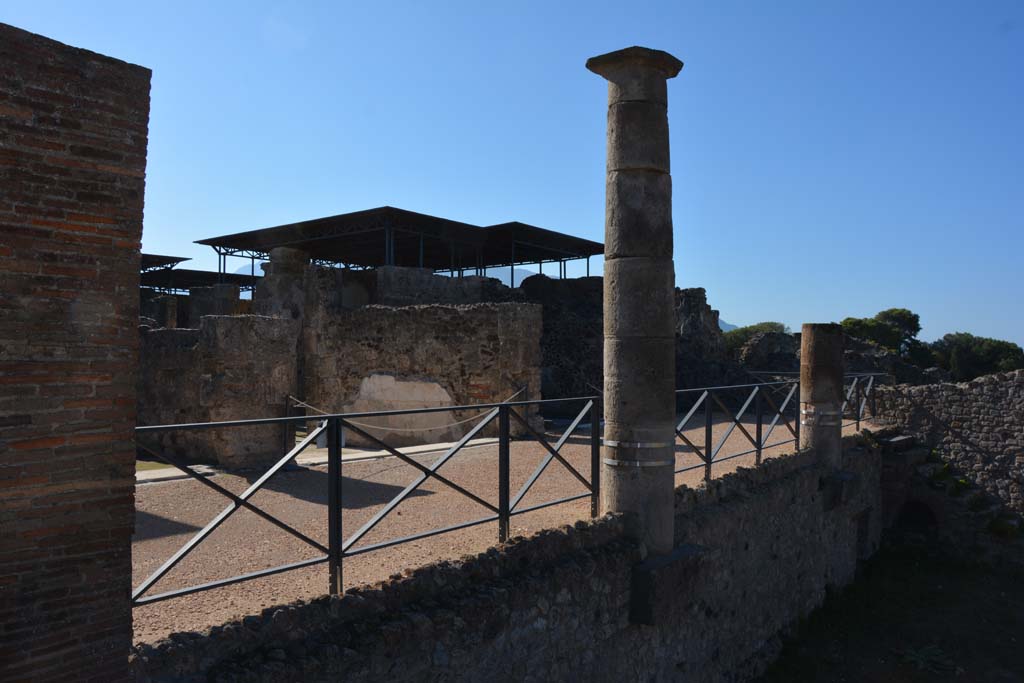 VII.15.2 Pompeii. September 2017. Looking across tablinum towards south portico, and baths’ area, from north-east corner of atrium.
Photo courtesy of Klaus Heese.

