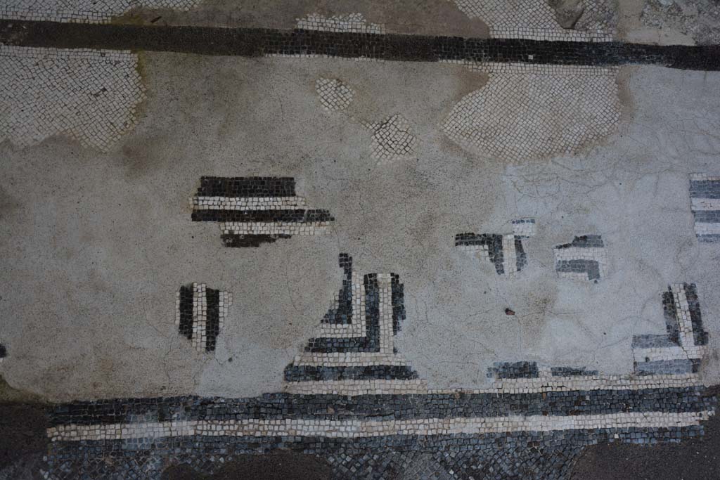 VII.15.2 Pompeii. November 2017. Detail of black and white “meander” pattern mosaic doorway threshold.
Foto Annette Haug, ERC Grant 681269 DÉCOR.
