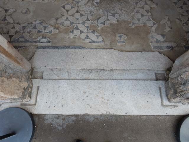 VII.15.2 Pompeii. May 2018. Doorway threshold of cubiculum on north-east side of atrium.
Photo courtesy of Buzz Ferebee. 
