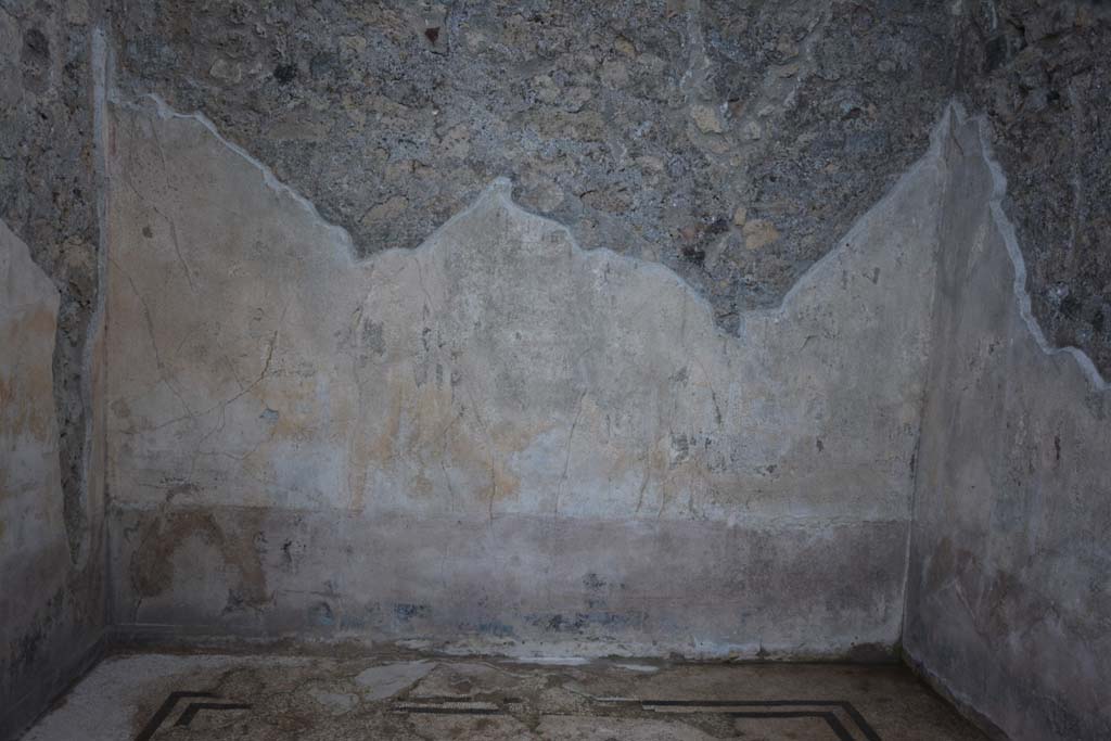 VII.15.2 Pompeii. May 2018.Looking towards south-east corner of cubiculum.
Photo courtesy of Buzz Ferebee. 
