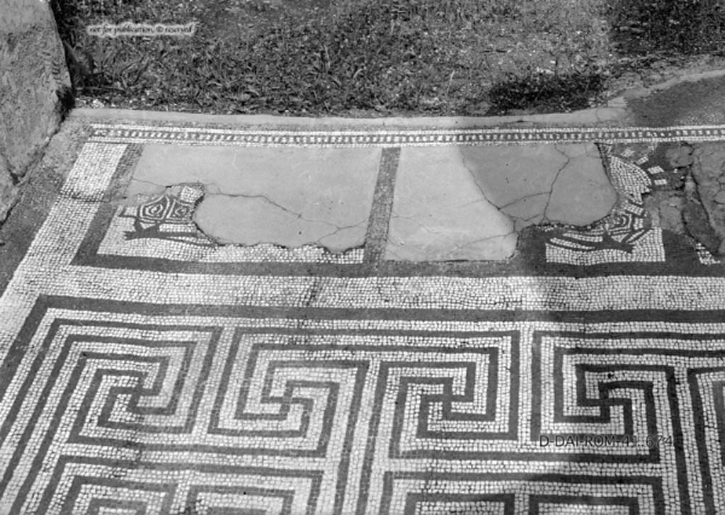 VII.15.2 Pompeii. c.1930. 
Entrance vestibule/fauces mosaic with threshold and detail of some of the remaining prows of ships seen through arches.
DAIR 41.674. Photo © Deutsches Archäologisches Institut, Abteilung Rom, Arkiv.
See Pernice, E.  1938. Pavimente und Figürliche Mosaiken: Die Hellenistische Kunst in Pompeji, Band VI. Berlin: de Gruyter, taf. 27.3.
