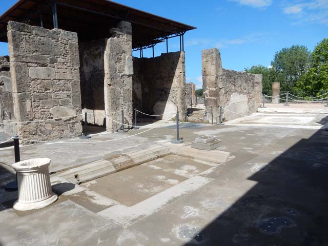 VII.15.2 Pompeii. May 2018. Atrium, looking north-west. Photo courtesy of Buzz Ferebee. 