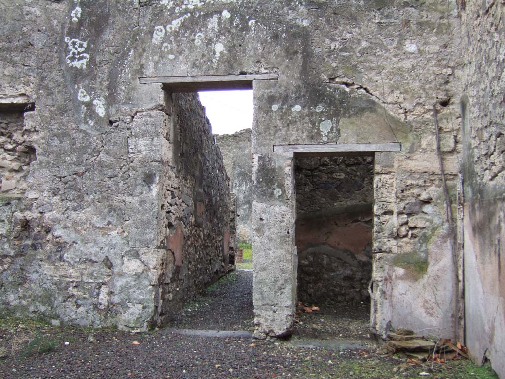 VII.15.12 Pompeii. December 2005. Looking south across vestibule towards corridor to atrium and rear of house.