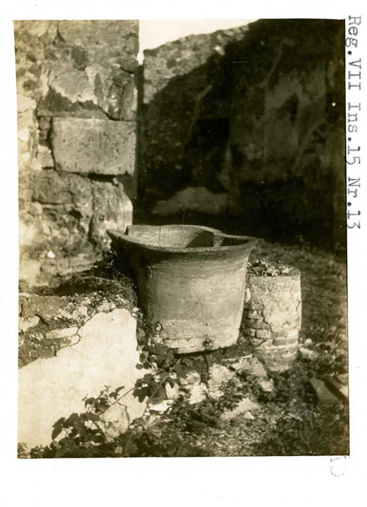 VII.15.13 Pompeii, according to Warsher. Pre-1937-39. Detail.
Photo courtesy of American Academy in Rome, Photographic Archive. Warsher collection no. 1282.
