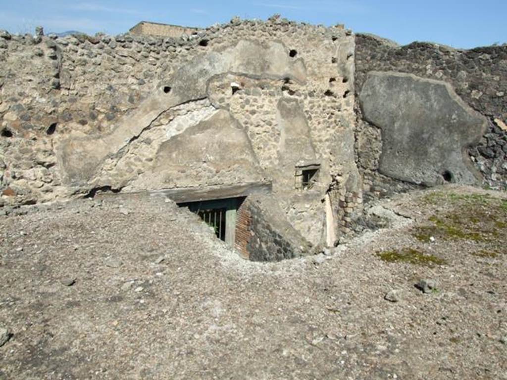 VII.15.16 Pompeii. March 2009. 
Looking north to uncovered area at street entrance to granary, below the rooms of VII.15.2 on east side of garden area. Room C is seen on the right.