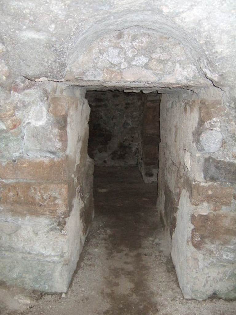 VII.15.16 Pompeii. May 2006. Small passageway from open space I/H towards rooms L and K.