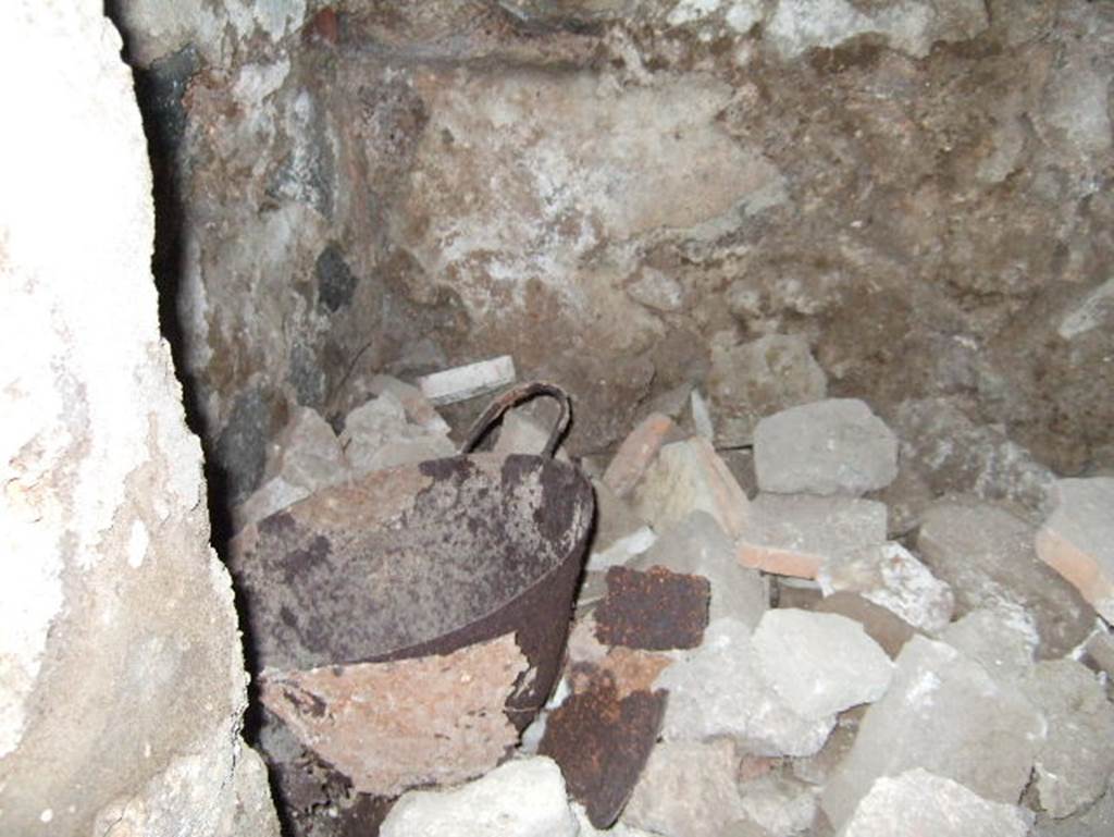 VII.15.16 Pompeii. Granary. May 2006.