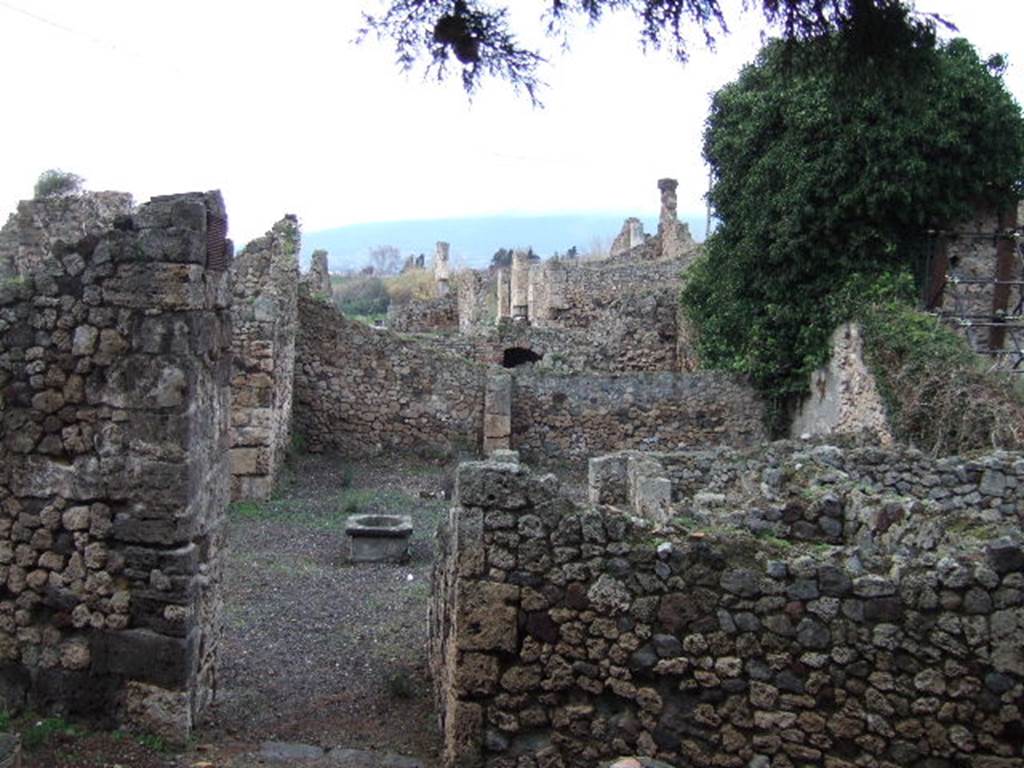 VII.16.1 Pompeii. September 2005. Entrance doorway and east side of atrium. The tablinum can be seen, centre left. The triclinium can be seen, centre right. In front of the triclinium would have been two cubicula, on the east side of the atrium.
