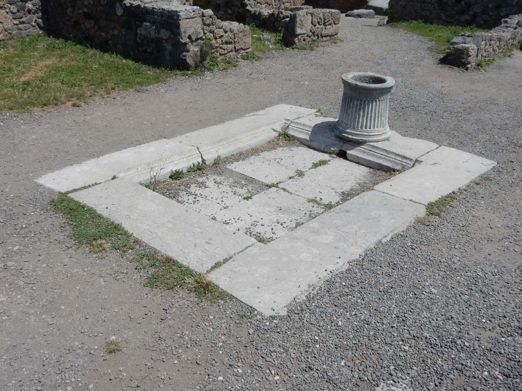 VII.16.10 Pompeii. June 2019. Impluvium and puteal in atrium. Photo courtesy of Buzz Ferebee.