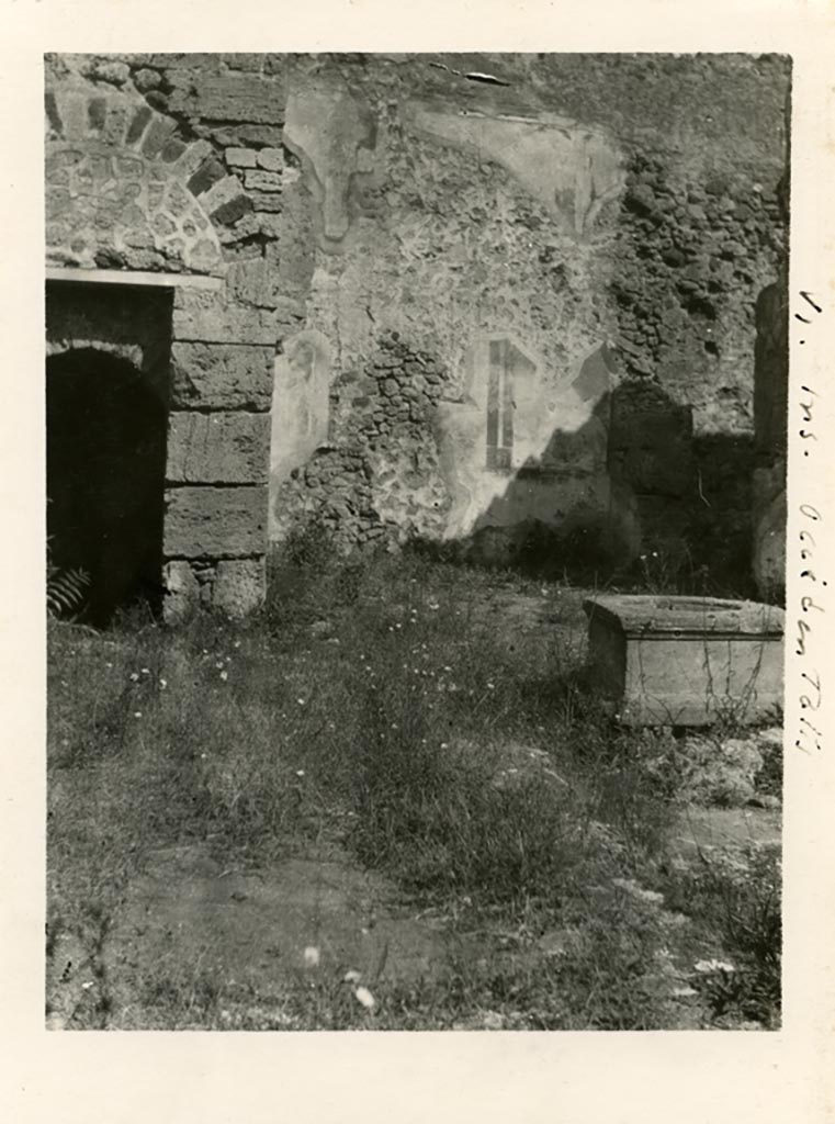Mystery photo.
VI.Ins.Occ.12/13, according to Warsher. (We have also included this photo into VI.17.13).
(This area of Insula occidentalis should be VII.Ins.Occ.12/13.)
Pre-1937-39. Looking across atrium towards rear rooms on west side of atrium.
Photo courtesy of American Academy in Rome, Photographic Archive. Warsher collection no. 1840.
(Note: we appreciate that none of the stonework ties up with the above photo, but as the area was bombed in 1943 that might account for it.
The room on the left may be room 26, a cubiculum, the room on the right may be room 25, a closed tablinum (or according to Fiorelli – another cubiculum).
OR