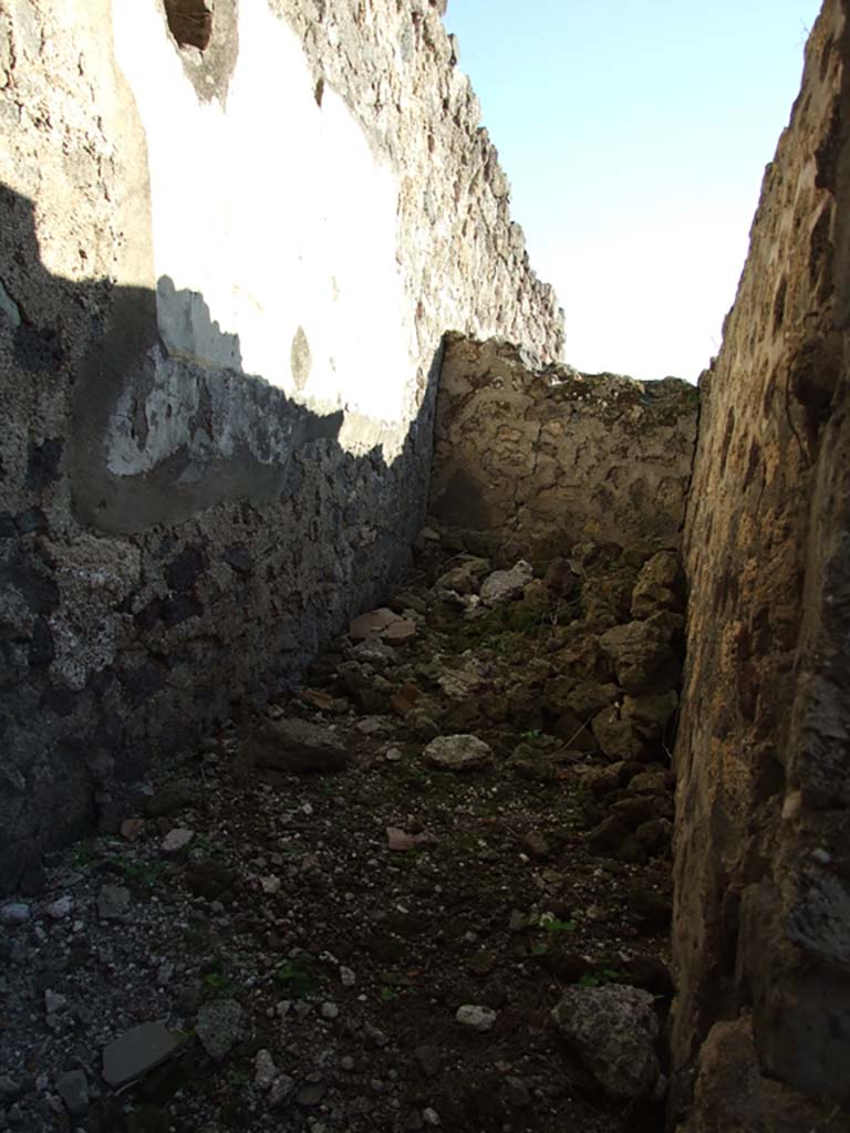VII.16.13 Pompeii. December 2007. Area 17 in room 16 on south side of entrance.