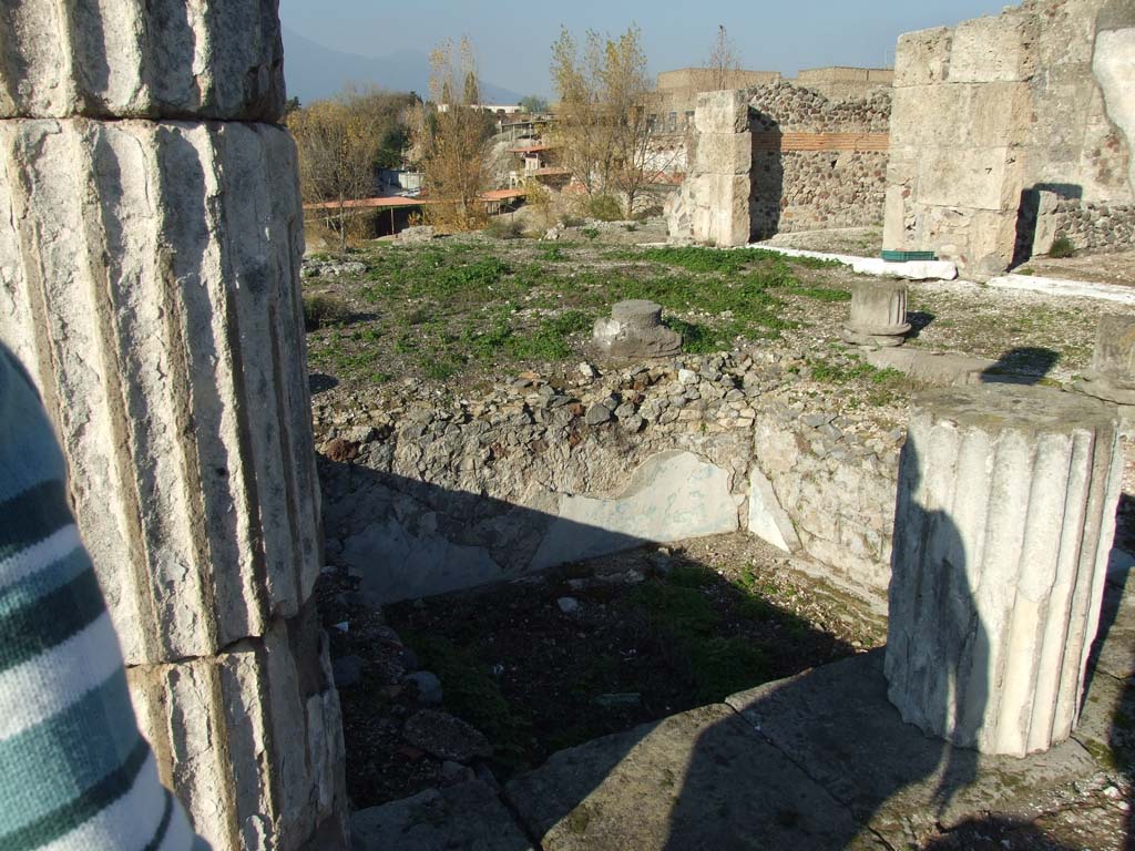 VII.16.13 Pompeii. December 2007. Area 18, pool in peristyle.