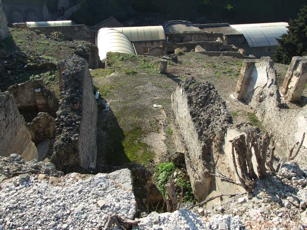 VII.16.13 Pompeii. December 2007. Looking west from area 18 onto lower level rooms 30 left and 31, on right. 
The roof of the Suburban Baths VII.16.a is at the rear.
