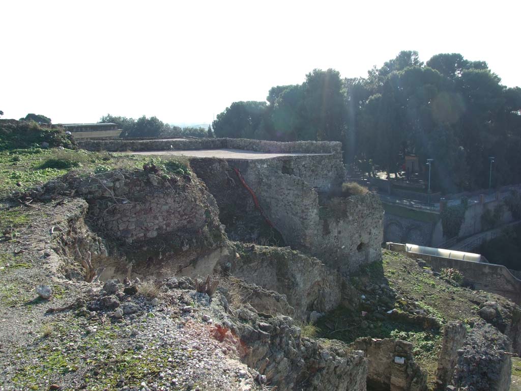 VII.16.13 Pompeii. December 2007. Looking south-west on to lower level, and part of VII.16.1.