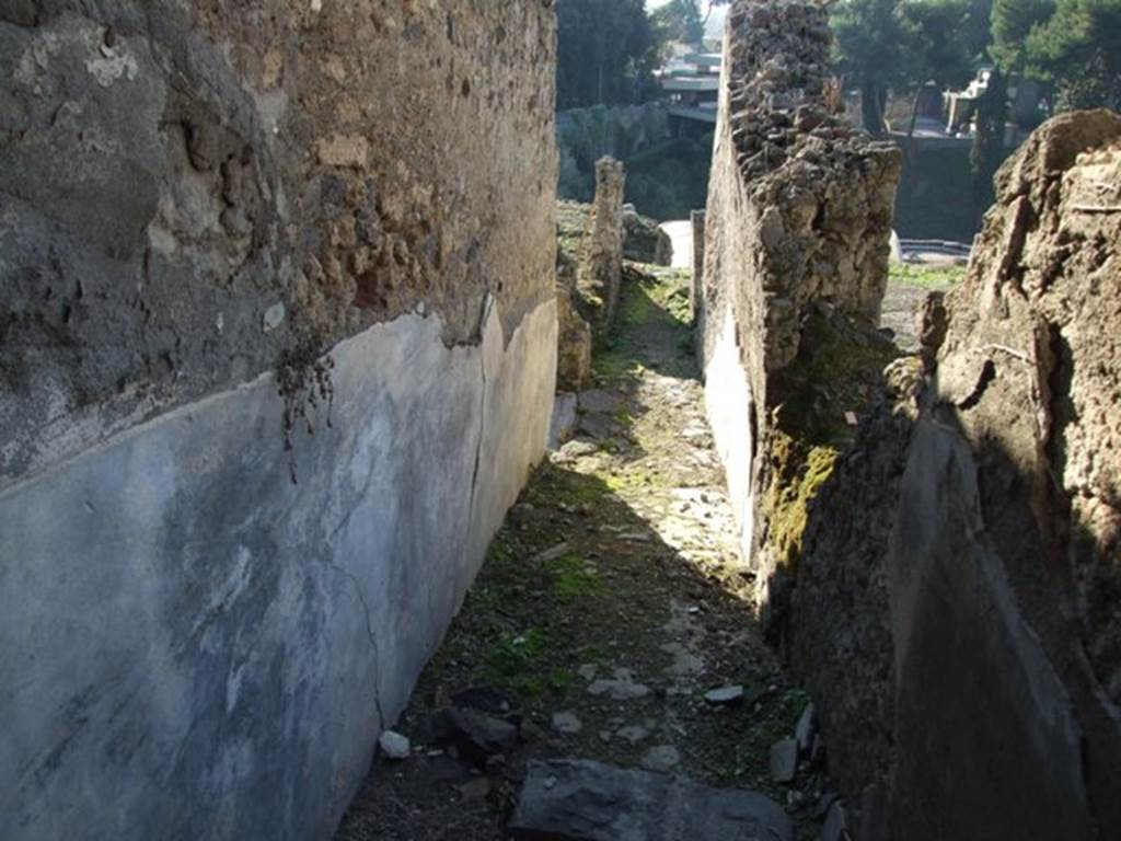 VII.16.13 Pompeii.  December 2007. Corridor 40, looking west to lower level.