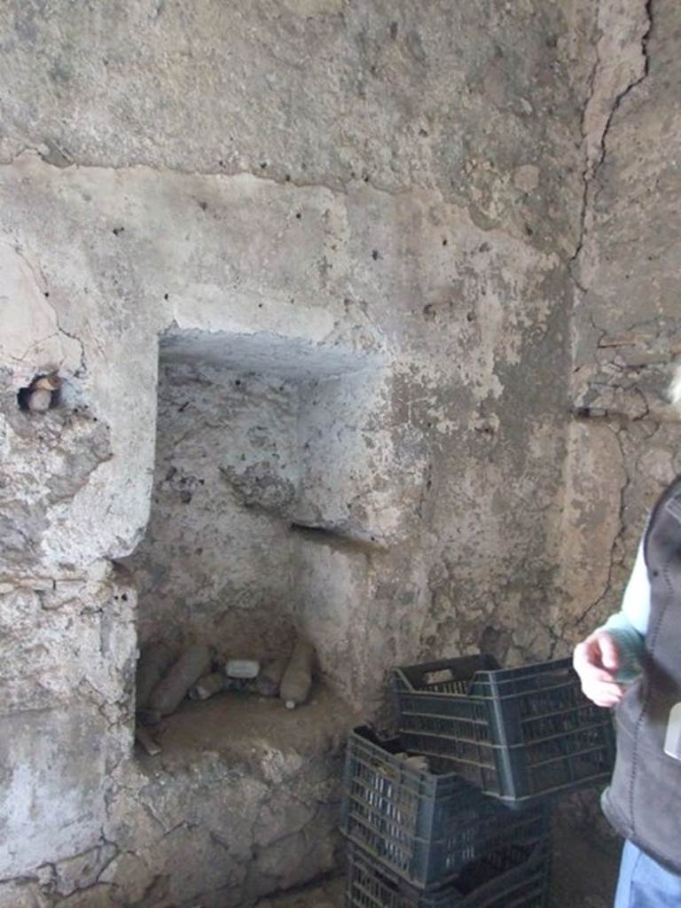 VII.16.13 Pompeii.  March 2009. Room 47, recess on west wall in north-west corner.