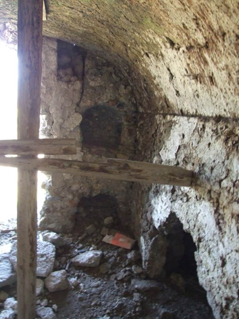 VII.16.13 Pompeii.  March 2009. East side of small room in north-west corner of room 47.