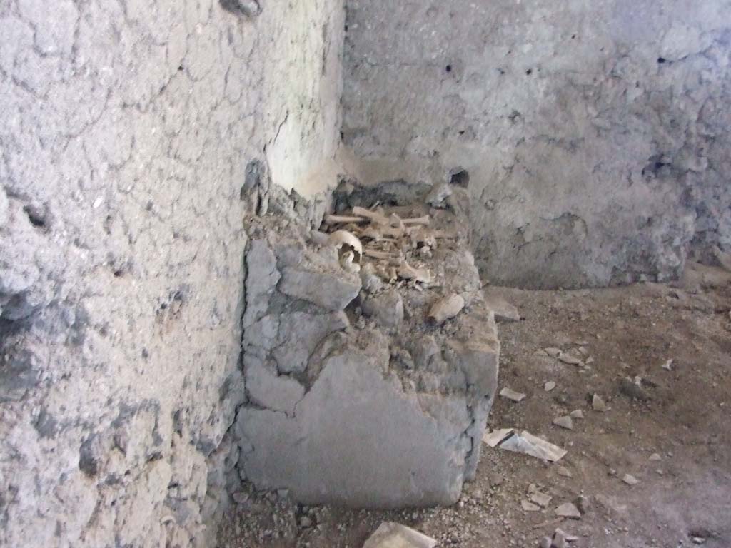 VII.16.13 Pompeii. March 2009. Room 46, stone bench in south-west corner.