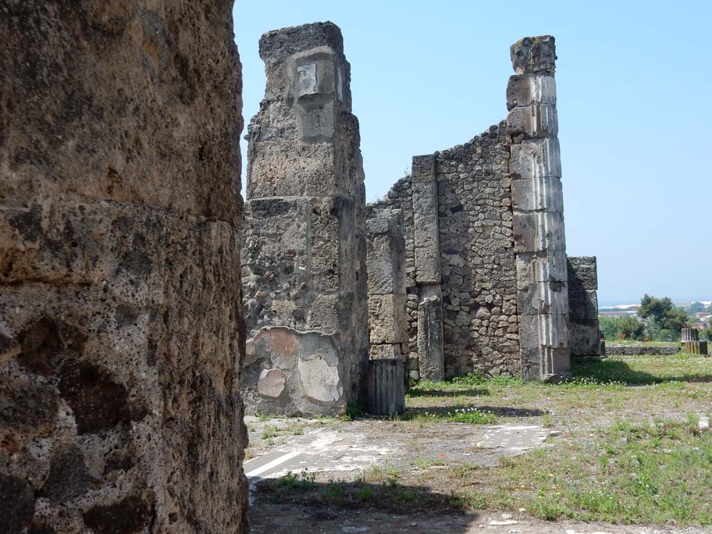 VII.16.13 Pompeii. June 2019. Looking towards south side of atrium room 2.
Looking towards ala room 14 on left and tablinum room 9 on right. Photo courtesy of Buzz Ferebee.