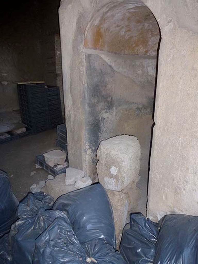 VII.16.21 Pompeii. June 2012. Looking north-west from entrance.