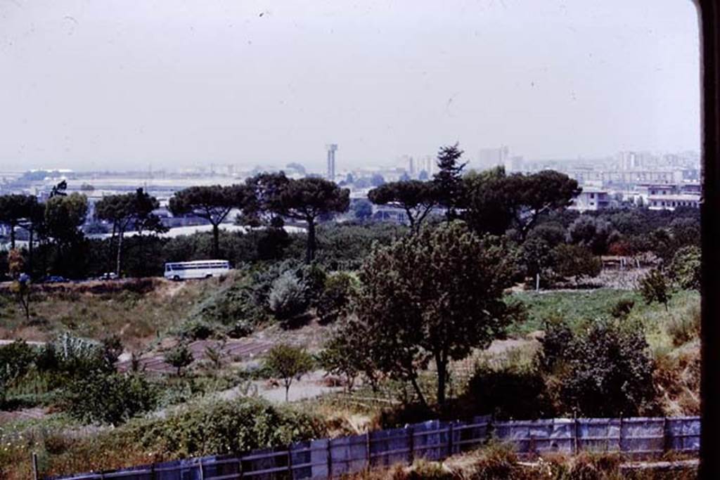 VII.16.22 and VI.17.42 Pompeii, 1980. Looking west , from rear. Photo by Stanley A. Jashemski.
Source: The Wilhelmina and Stanley A. Jashemski archive in the University of Maryland Library, Special Collections (See collection page) and made available under the Creative Commons Attribution-Non Commercial License v.4. See Licence and use details. J80f0193