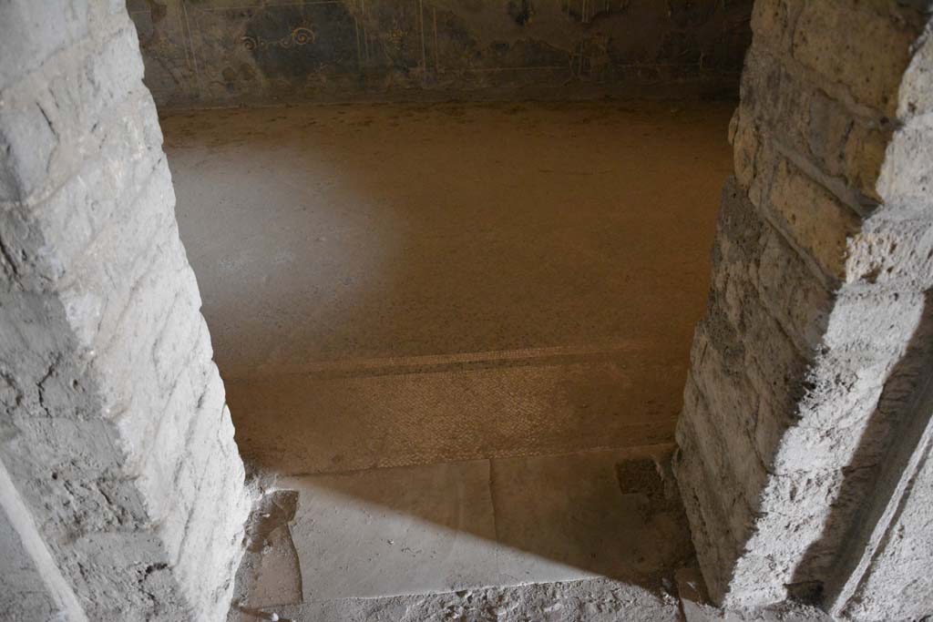 VII.16.22 Pompeii. October 2018. Cubiculum 49, looking south towards doorway threshold.
Foto Annette Haug, ERC Grant 681269 DCOR.

