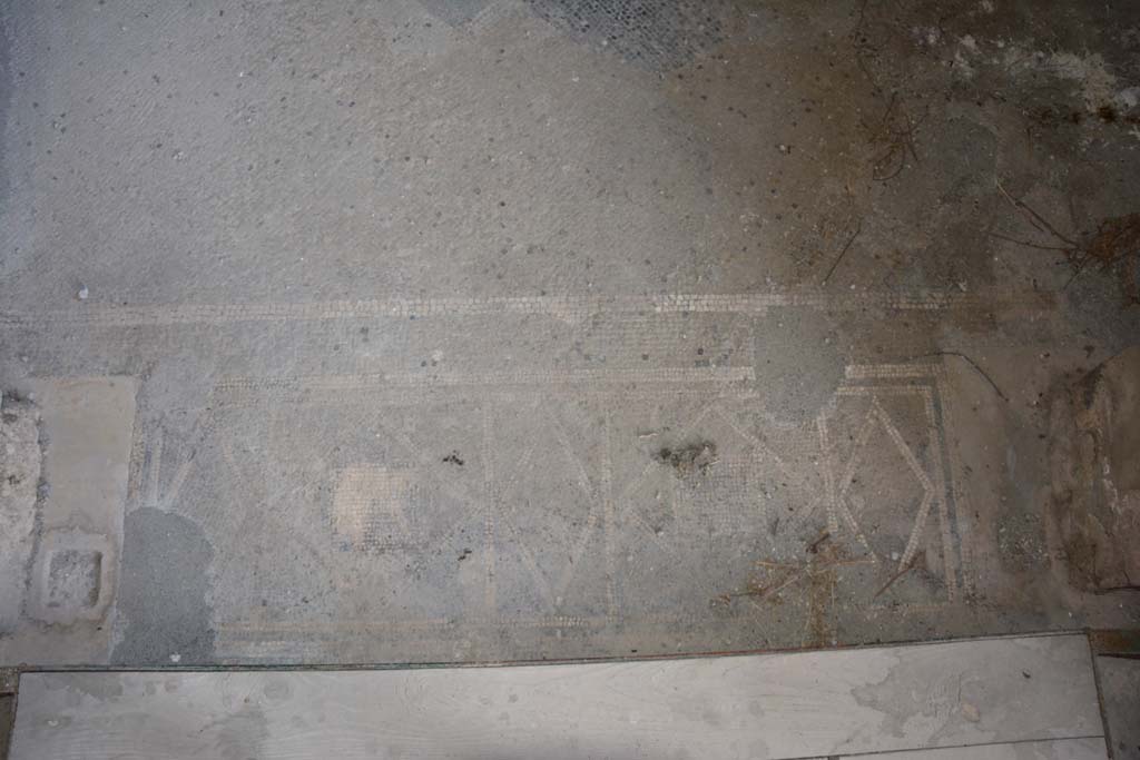 VII.16.22 Pompeii. October 2018. Doorway threshold on south side of oecus 62, into corridor 63.
Foto Annette Haug, ERC Grant 681269 DÉCOR.