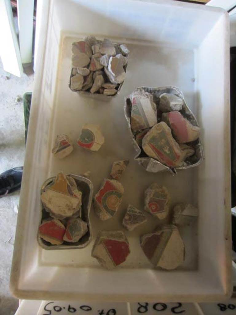 VII.16.17-22 Pompeii. May 2012. Detail of remains of painted wall plaster. Photo courtesy of Marina Fuxa.